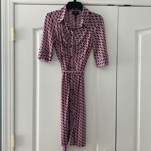 Laundry by Shelli Segal size 8 belted geometric design dress